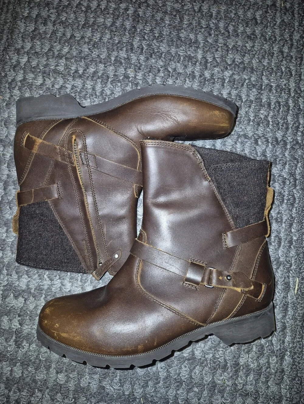 Teva sturdy brown